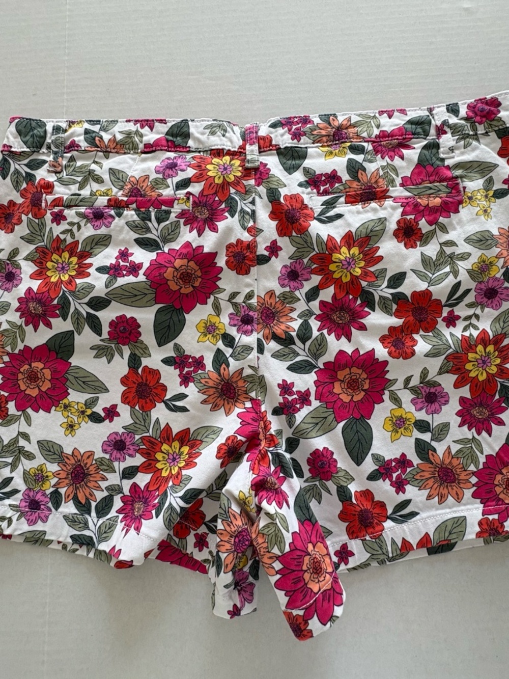 St.John"s Bay Floral Pattern 5" Short With Pockets - Plus Size 18. - Picture 2 of 7